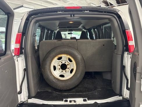 Used 2017 Chevrolet Express 3500 LT w/ LT Preferred Equipment Group RWD image 8