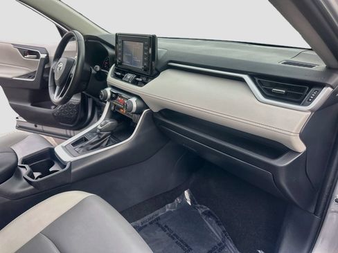 Used 2019 Toyota RAV4 XLE Premium FWD image 28