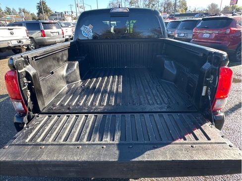 Used 2019 Toyota Tacoma TRD Sport image 7