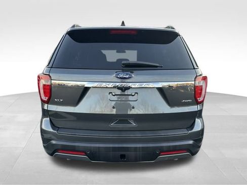 Used 2019 Ford Explorer XLT image 5