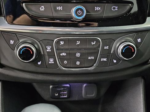 Used 2023 Chevrolet Traverse Premier AWD/4WD image 19