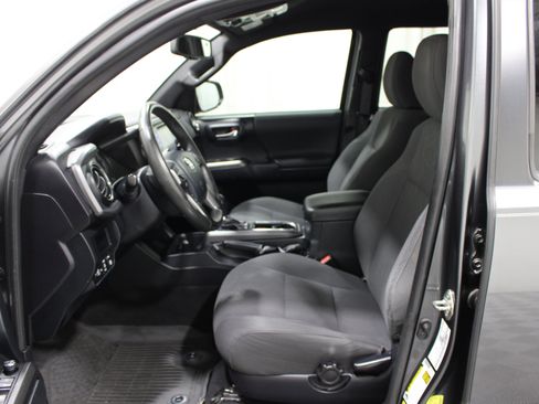 Used 2017 Toyota Tacoma TRD Off-Road w/ Tow Package (A/T) AWD/4WD image 3