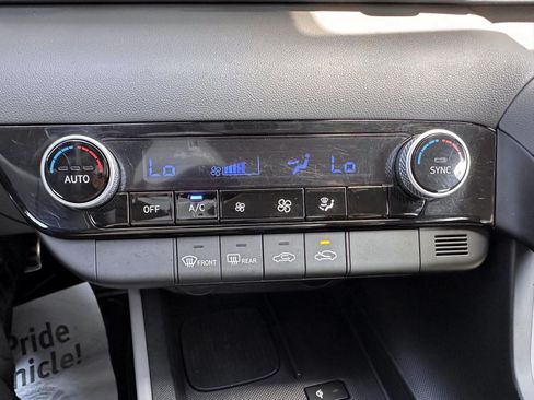 Used 2025 Hyundai Elantra Sport FWD image 24
