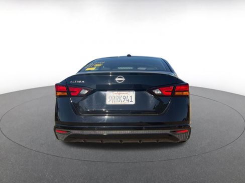 Used 2025 Nissan Altima 2.5 SV image 4