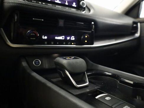 Used 2022 Nissan Rogue SV image 27