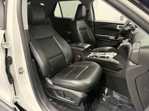 Certified 2023 Ford Explorer XLT w/ Equipment Group 202A RWD image 38