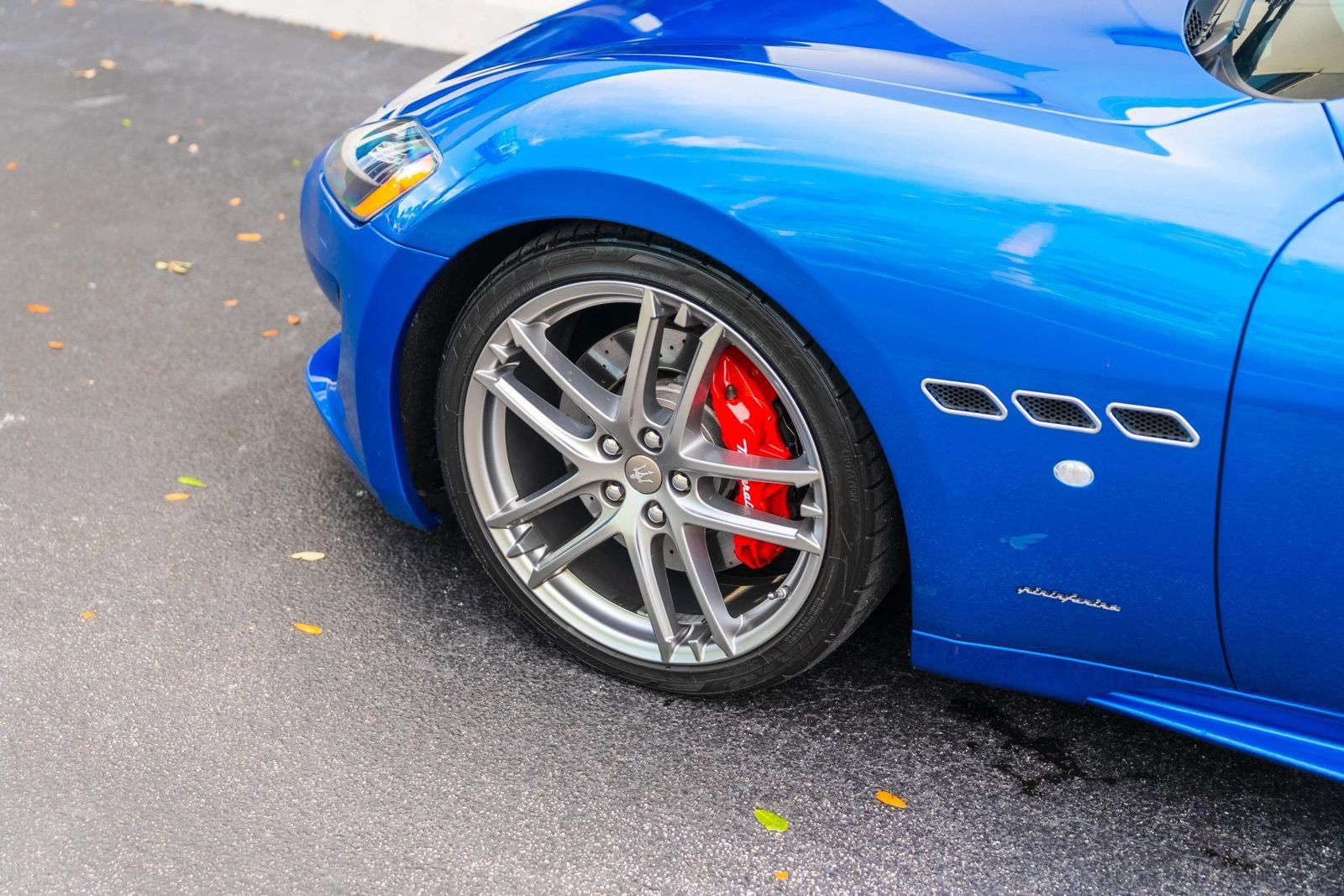 Used 2017 Maserati GranTurismo MC Centennial RWD image 4