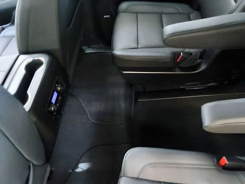 Used 2026 Chevrolet Suburban Z71 w/ Comfort Package image 36