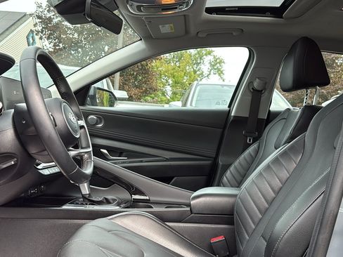Used 2021 Hyundai Elantra Limited FWD image 12