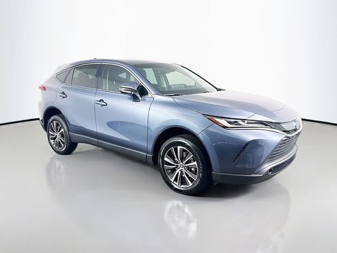 Used 2023 Toyota Venza LE image 3