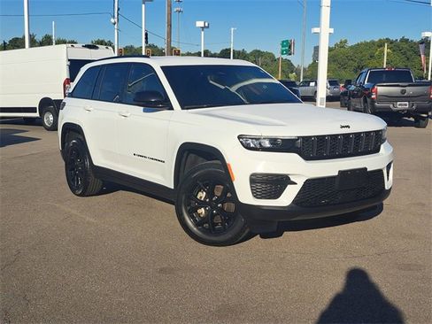 Used 2024 Jeep Grand Cherokee Altitude image 26