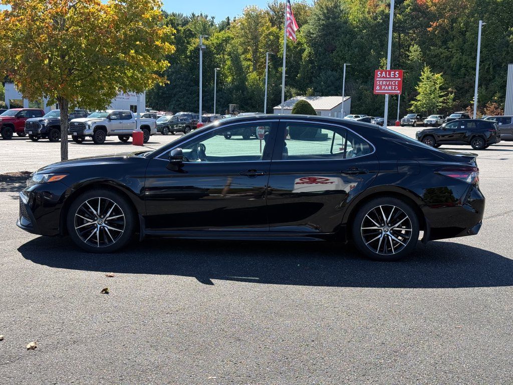 Used 2024 Toyota Camry SE w/ Cold Weather Package AWD/4WD image 2