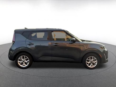 Used 2025 Kia Soul LX w/ LX Technology Package FWD image 14