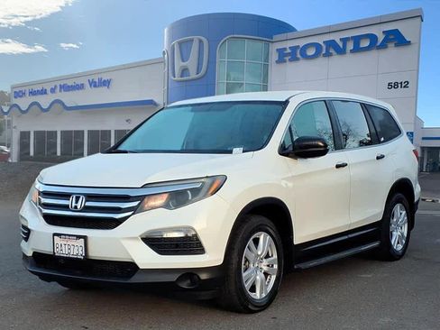 Certified 2017 Honda Pilot LX image 1