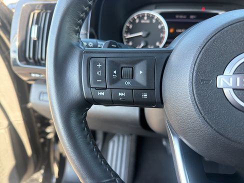 Used 2025 Nissan Pathfinder SV AWD/4WD image 14