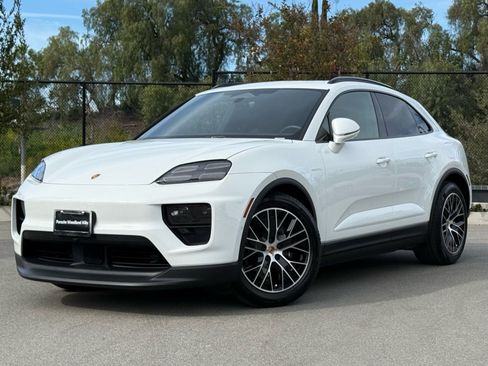 Used 2025 Porsche Macan 4 Electric image 1