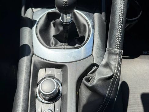 Used 2021 MAZDA MX-5 Miata Club w/ Appearance Package RWD image 30