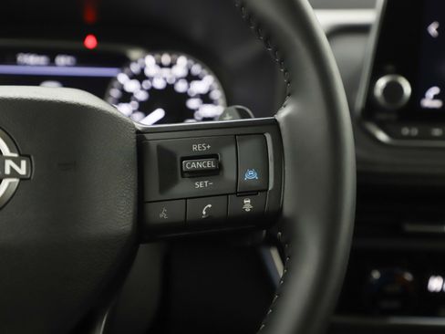 Used 2025 Nissan Rogue SV AWD/4WD image 29