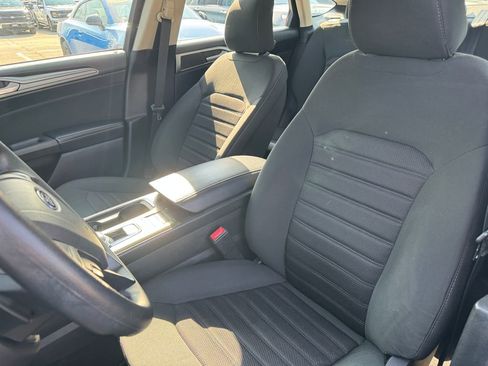 Used 2019 Ford Fusion SE image 17