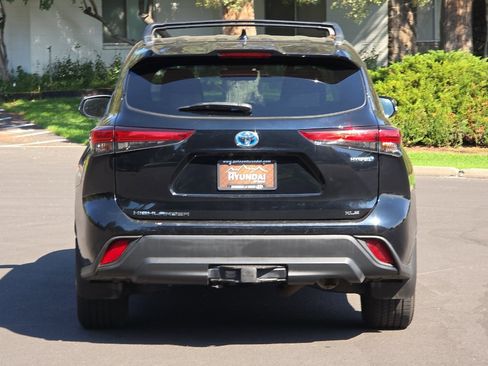 Used 2020 Toyota Highlander XLE image 5