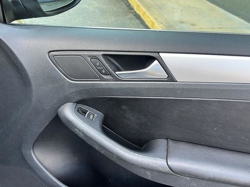 Used 2013 Volkswagen Jetta GLI Autobahn image 34