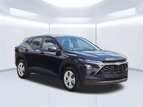 Used 2024 Chevrolet Trax LS FWD image 9