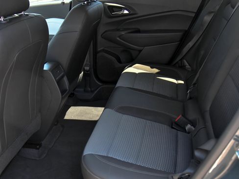 Used 2025 Chevrolet Trax LT FWD image 35