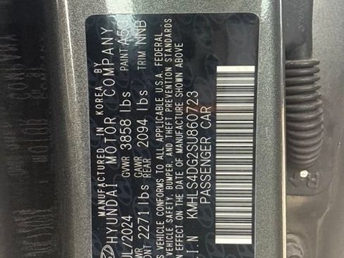 Used 2025 Hyundai Elantra SEL FWD image 14