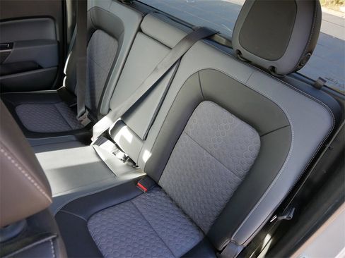 Used 2015 Chevrolet Colorado Z71 image 12