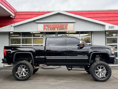 Used 2015 GMC Sierra 2500 Denali w/ Duramax Plus Package AWD/4WD image 2