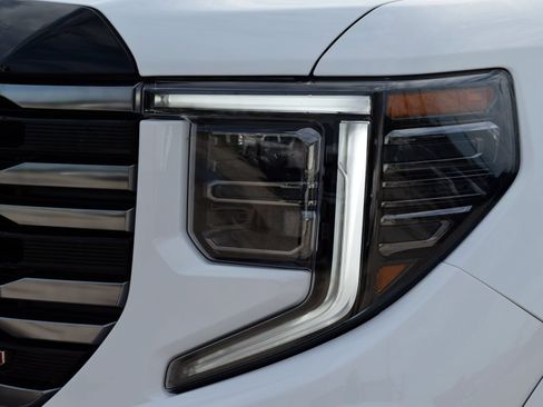 Used 2025 GMC Sierra 1500 AT4 w/ AT4 Premium Package AWD/4WD image 25