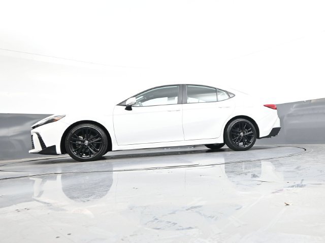 Used 2025 Toyota Camry SE FWD image 35
