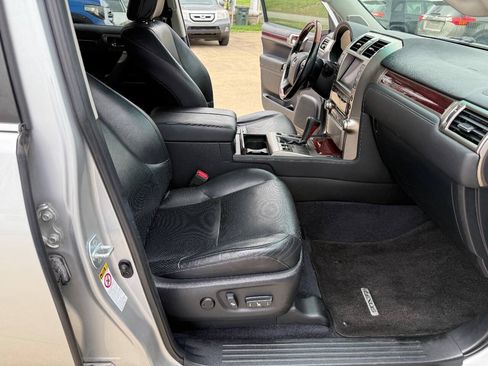 Used 2012 Lexus GX 460 w/ Comfort Plus Pkg AWD/4WD image 16
