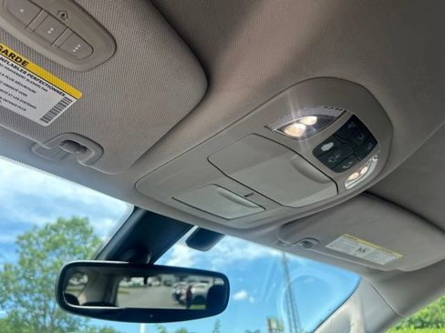 Used 2020 Chrysler Pacifica Touring-L FWD image 31