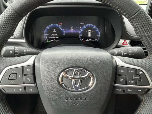 New 2026 Toyota Sienna Limited FWD image 31