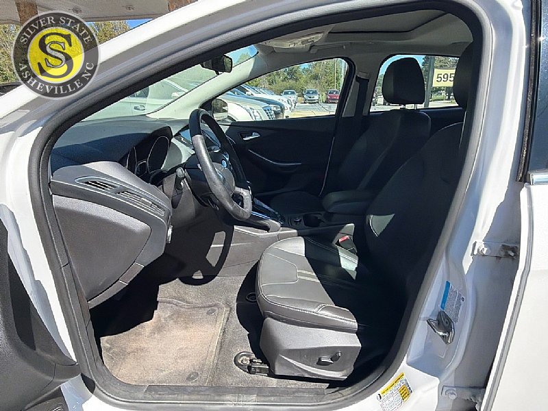 Used 2013 Ford Focus Titanium w/ Titanium Handling Pkg FWD image 11