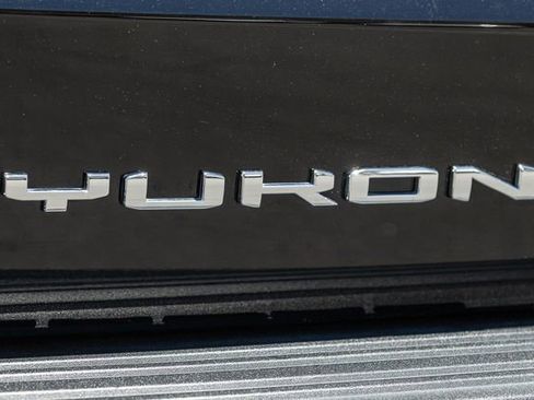 Used 2023 GMC Yukon Denali w/ Advanced Technology Package AWD/4WD image 6