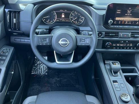 New 2025 Nissan Pathfinder S image 16