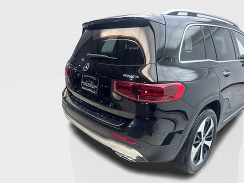 Used 2025 Mercedes-Benz GLB 250 4MATIC image 18