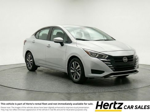 Used 2025 Nissan Versa SV image 1