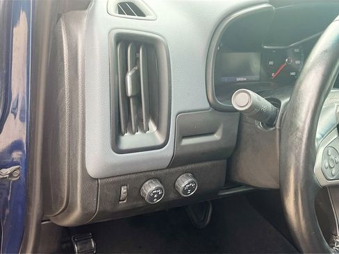 Used 2019 Chevrolet Colorado Z71 AWD/4WD image 10