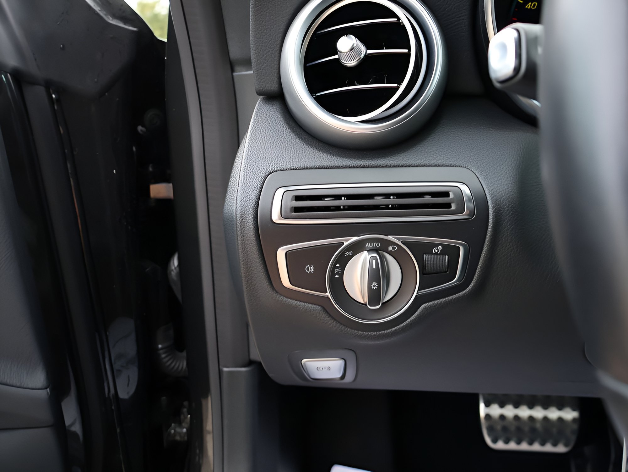 Certified 2023 Mercedes-Benz C 300 4MATIC Coupe image 35