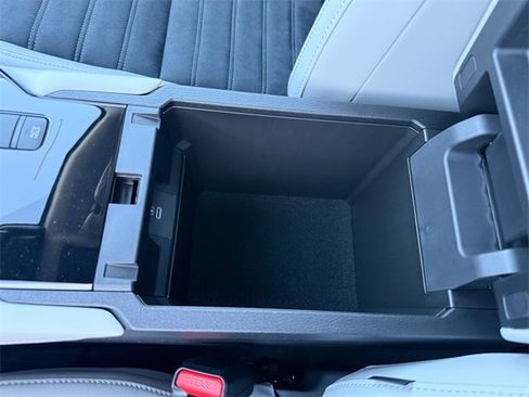 New 2025 Mitsubishi Outlander SE image 23