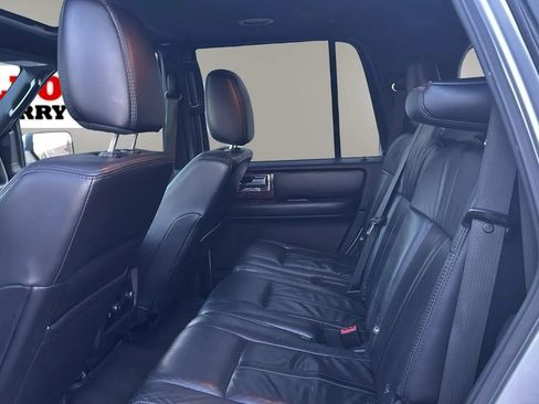Used 2016 Lincoln Navigator Select image 18
