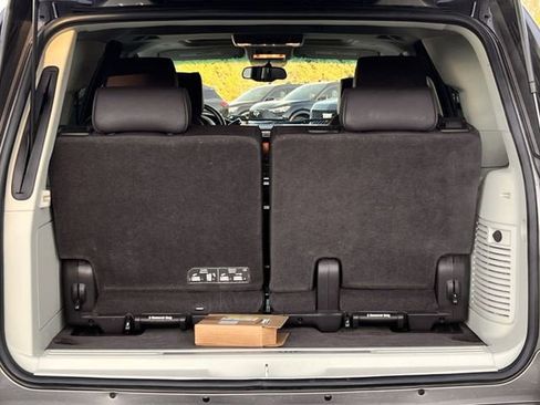 Used 2011 Cadillac Escalade Platinum image 25