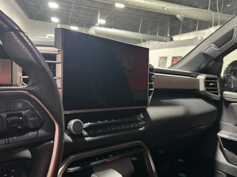 Used 2025 Toyota Tundra Limited AWD/4WD image 25