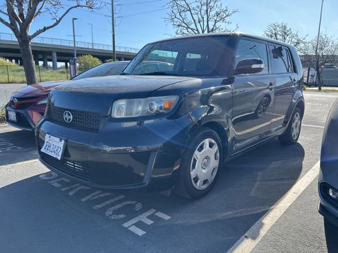 Used 2008 Scion xB image 2