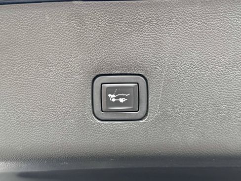 Used 2020 Chevrolet Traverse LT image 13