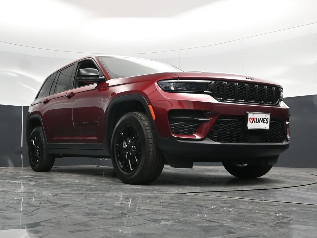 Used 2025 Jeep Grand Cherokee Altitude AWD/4WD image 54