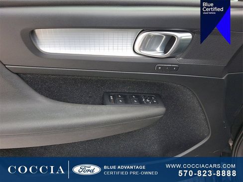 Used 2020 Volvo XC40 T5 Momentum w/ Protection Package Premier image 12